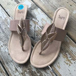 NWOT Impo Nude Gold Leaf Sandals